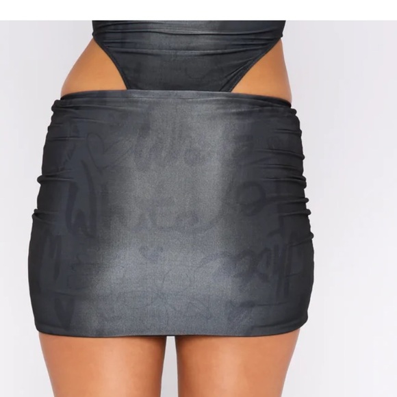 White Fox boutique Best Wishes Mini Skirt Charcoal Sketch NWT XS - Picture 4 of 8